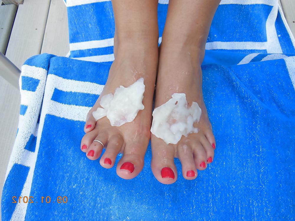 25P 10 cum loads on feet - Cum massage