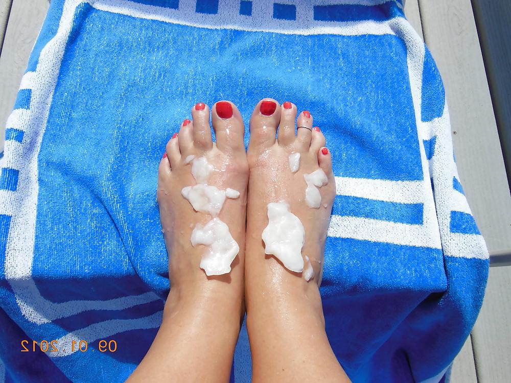 25P 10 cum loads on feet - Cum massage