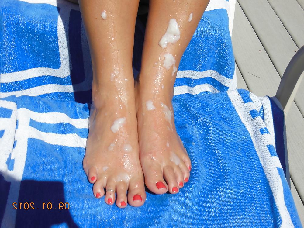 25P 10 cum loads on feet - Cum massage