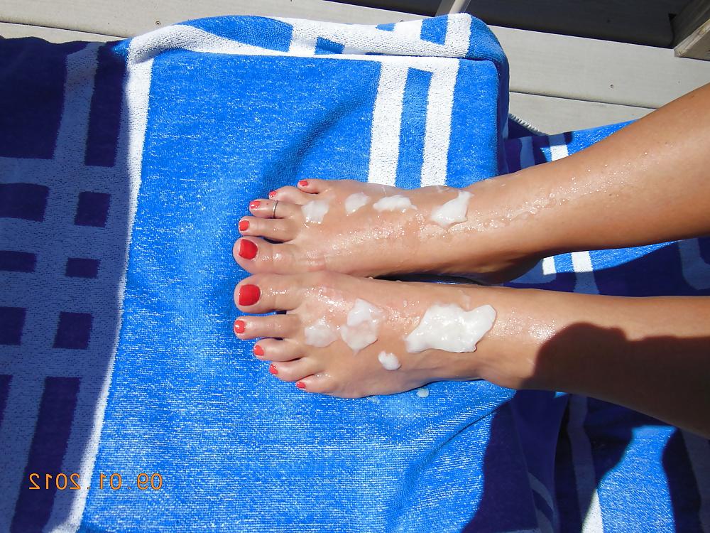 25P 10 cum loads on feet - Cum massage