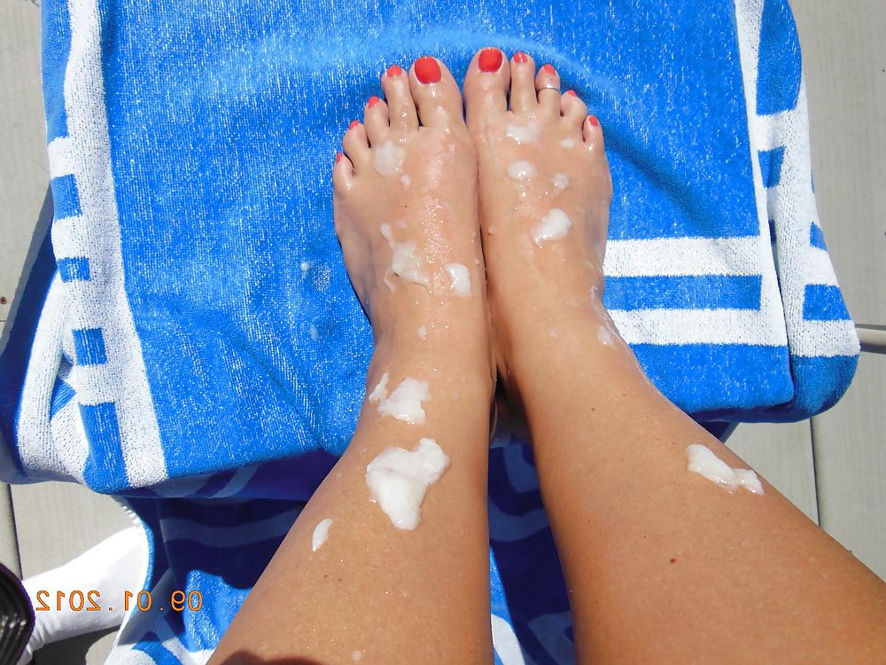 25P 10 cum loads on feet - Cum massage