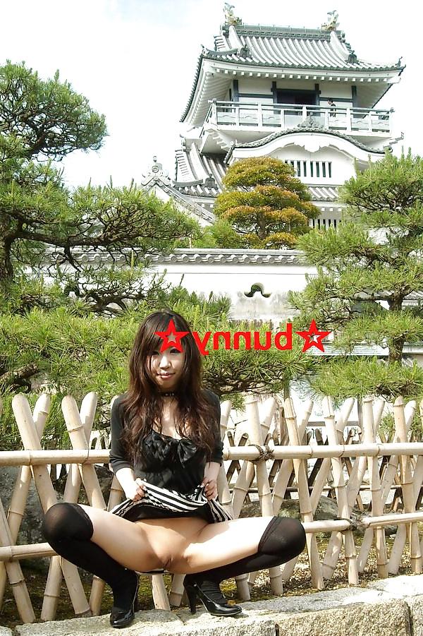 22P Japanese girl flashing pussy in public