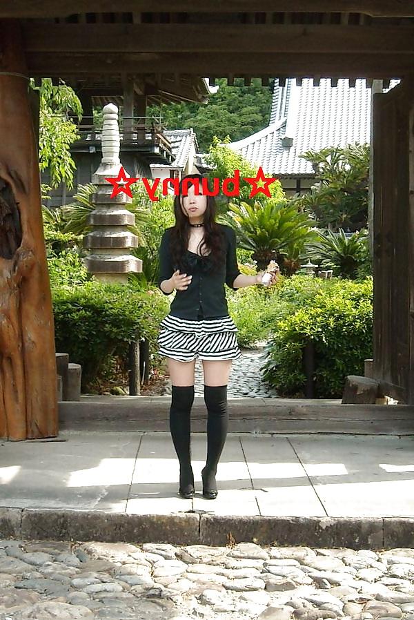 22P Japanese girl flashing pussy in public