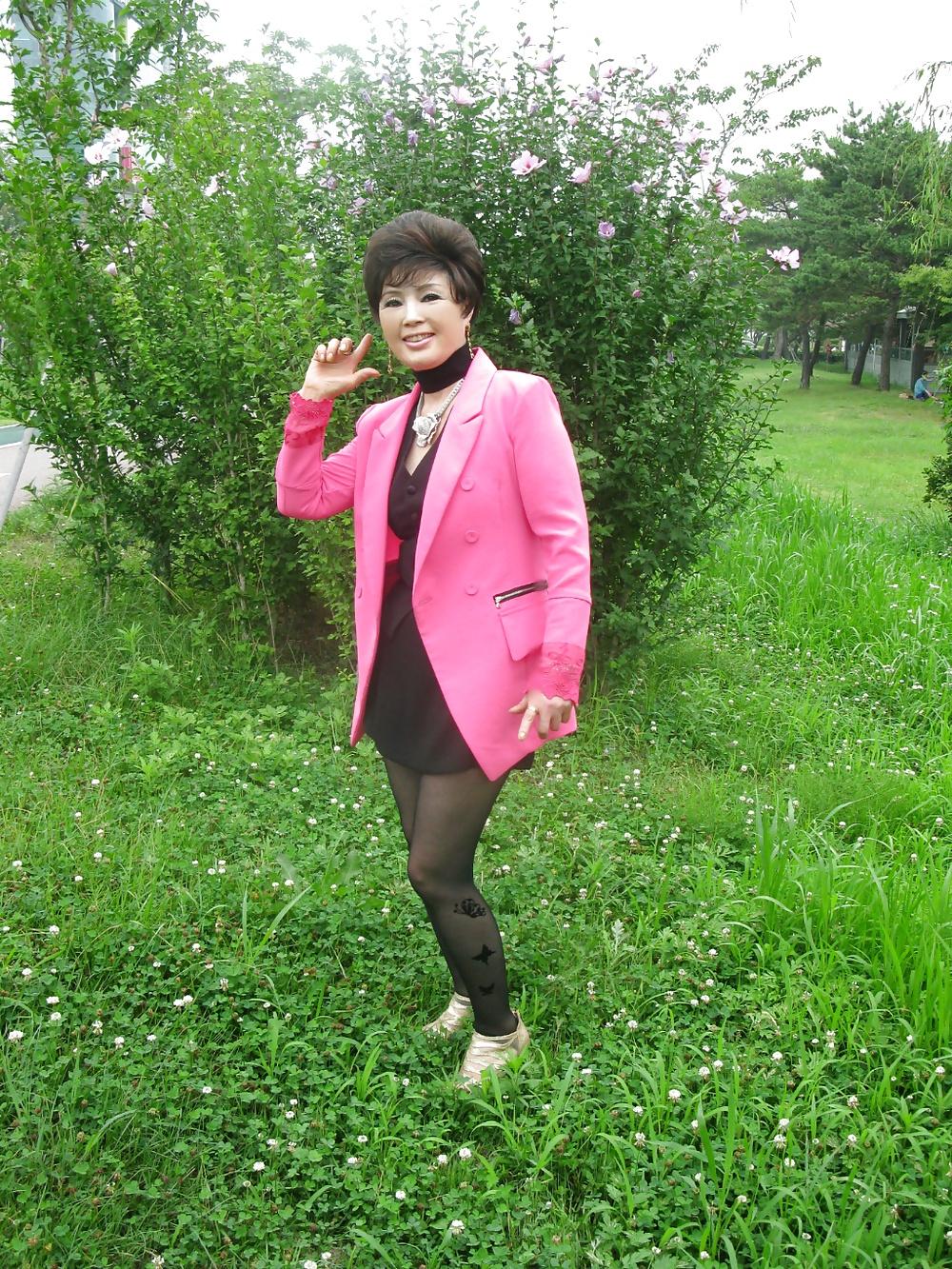 9P Korean mature. non nude.
