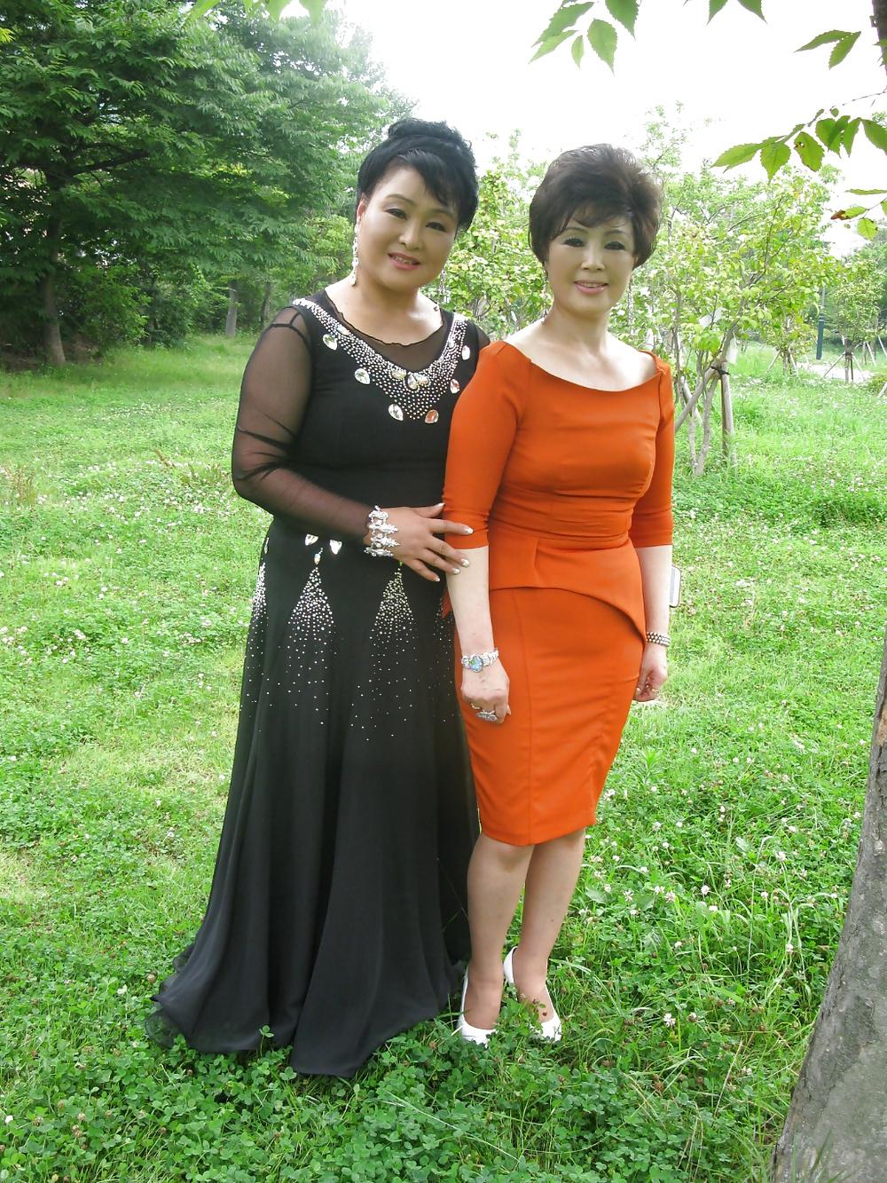 9P Korean mature. non nude.