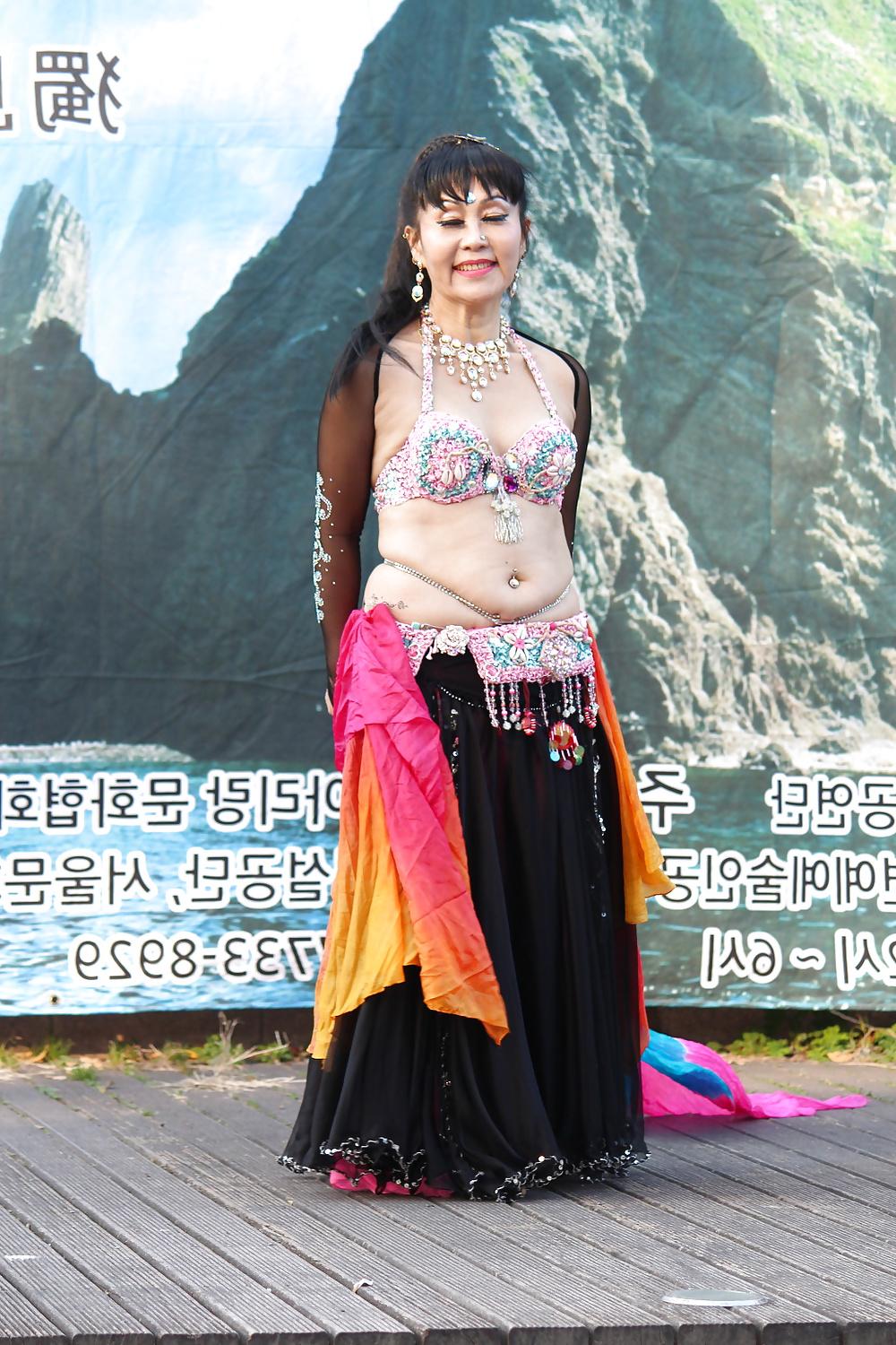 9P Korean mature. non nude.
