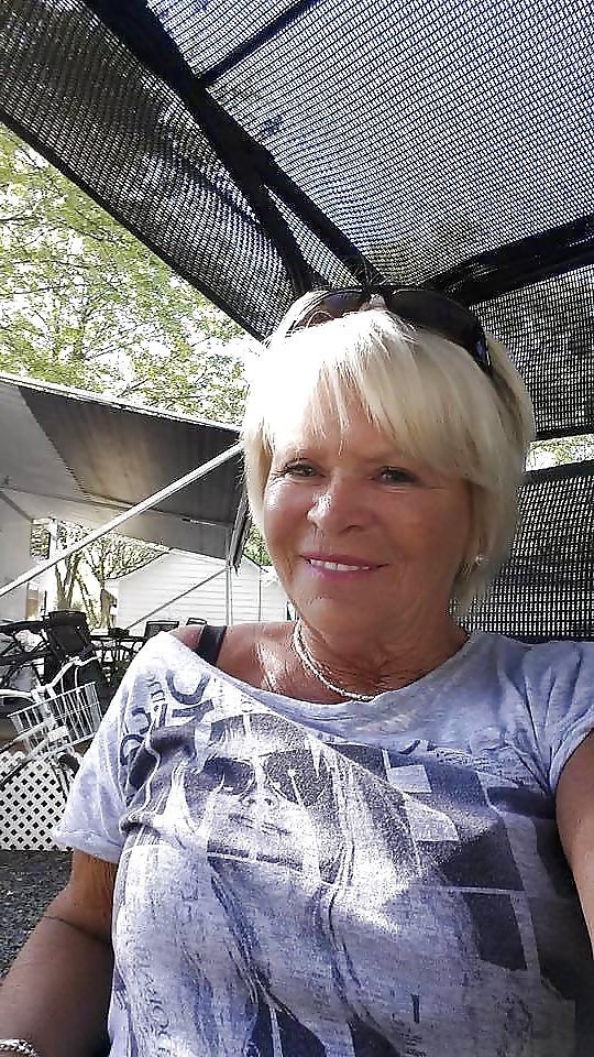 10P LisaTS...a mature and sexy TRANNY