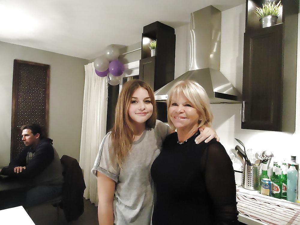 10P LisaTS...a mature and sexy TRANNY