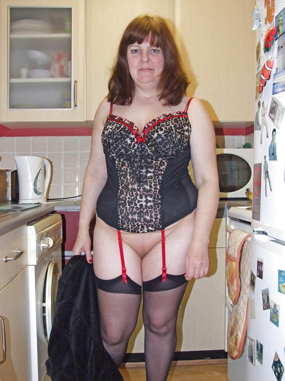 10P Lady in the Kitchen