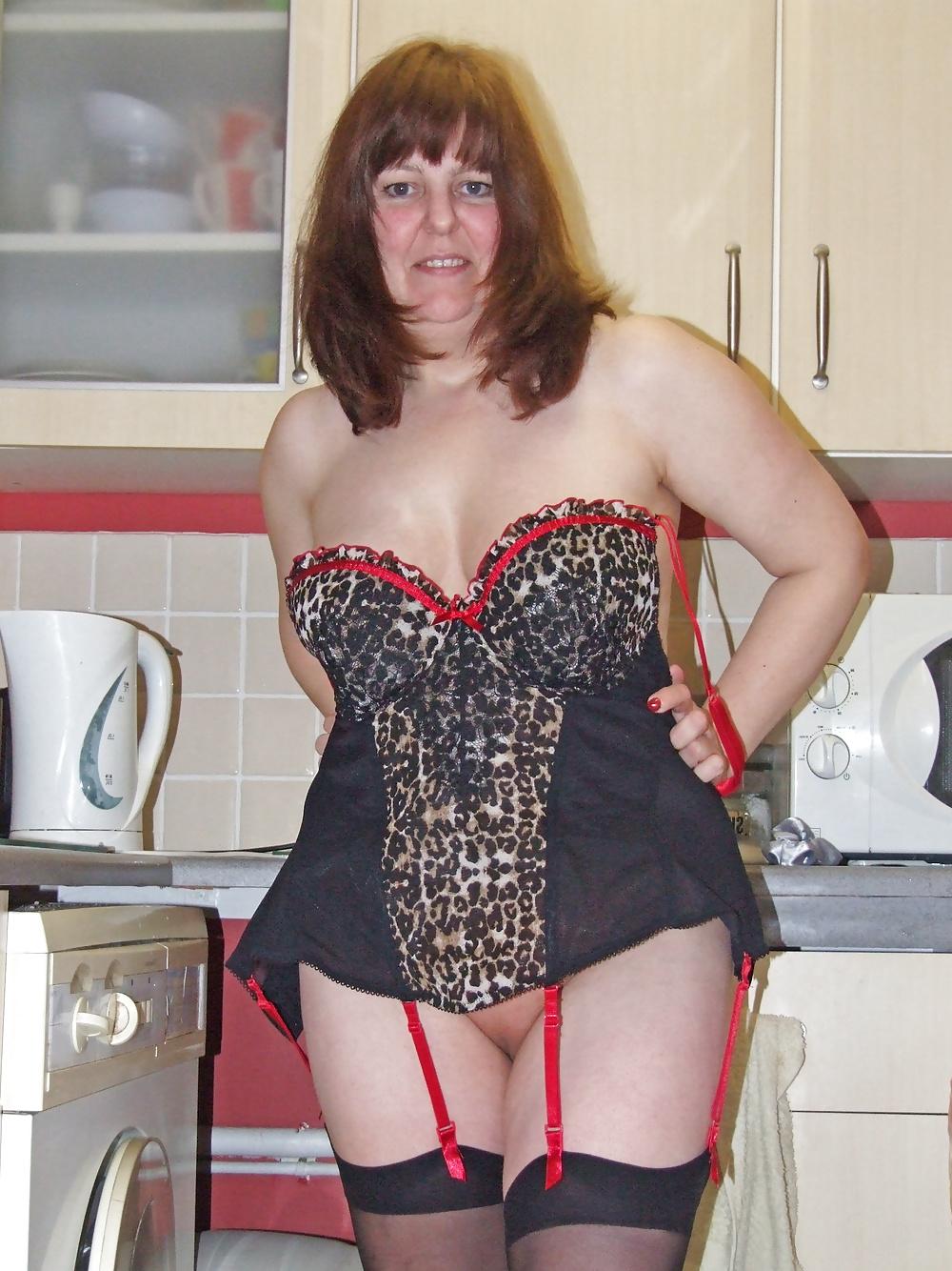 10P Lady in the Kitchen