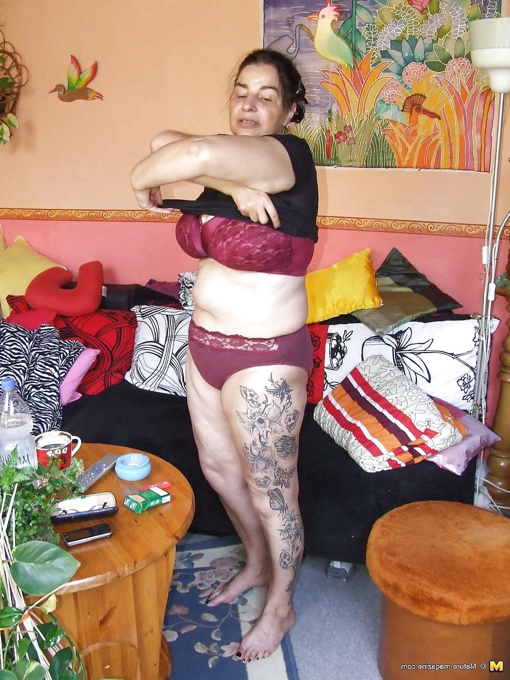 25P Stat of lib 65( 3 different  grannys undressing )