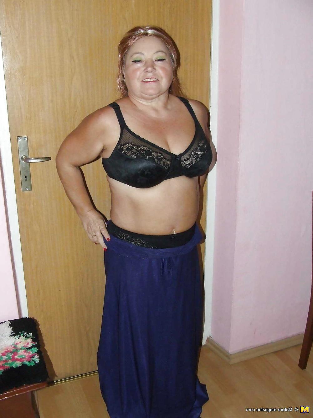 25P Stat of lib 65( 3 different  grannys undressing )