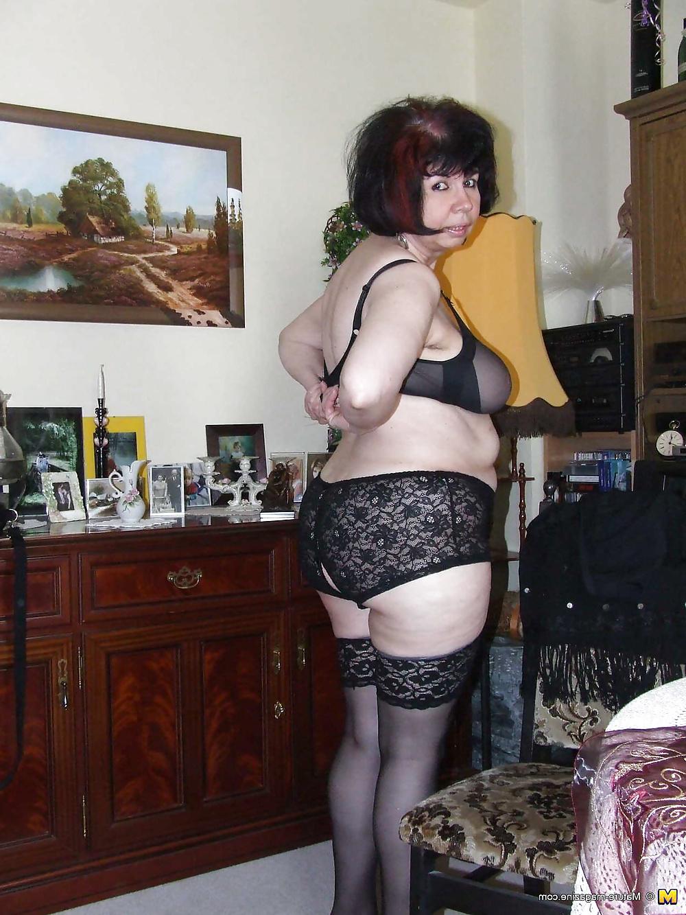 25P Stat of lib 65( 3 different  grannys undressing )