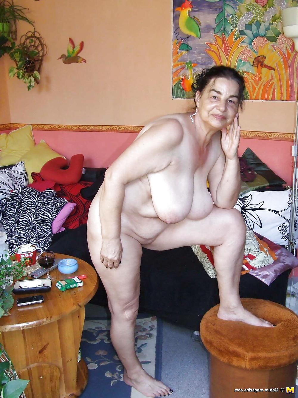 25P Stat of lib 65( 3 different  grannys undressing )