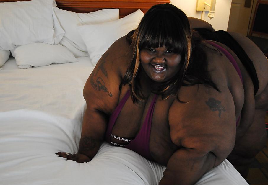 25P Huge black mama