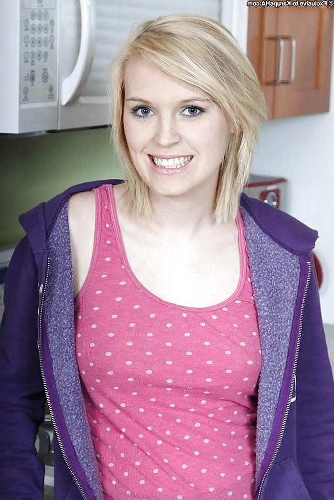 9P Young blonde in kitchen