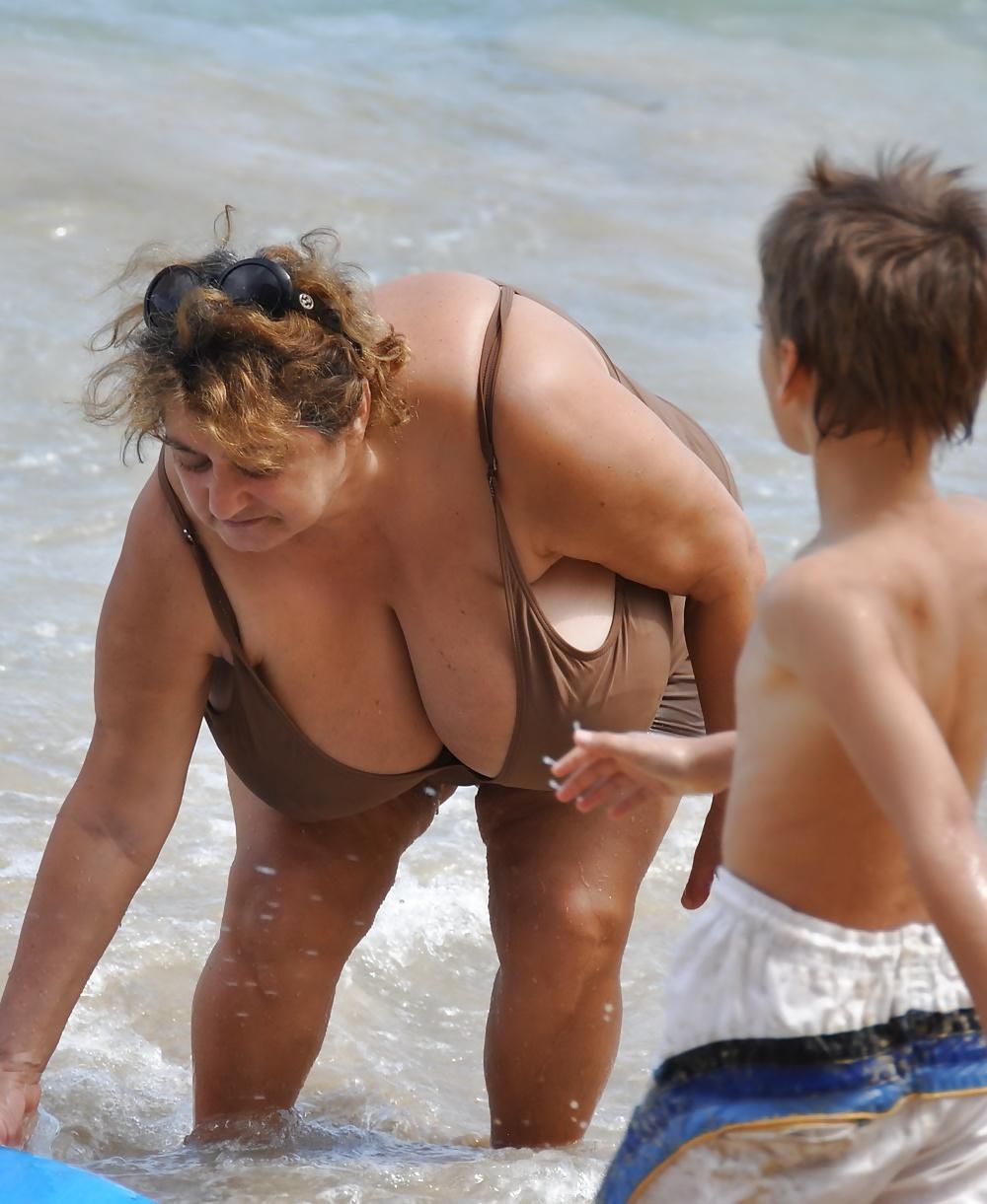 8P Massive BBW Beach Hanging Mommy Tits