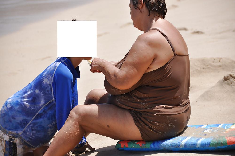 8P Massive BBW Beach Hanging Mommy Tits