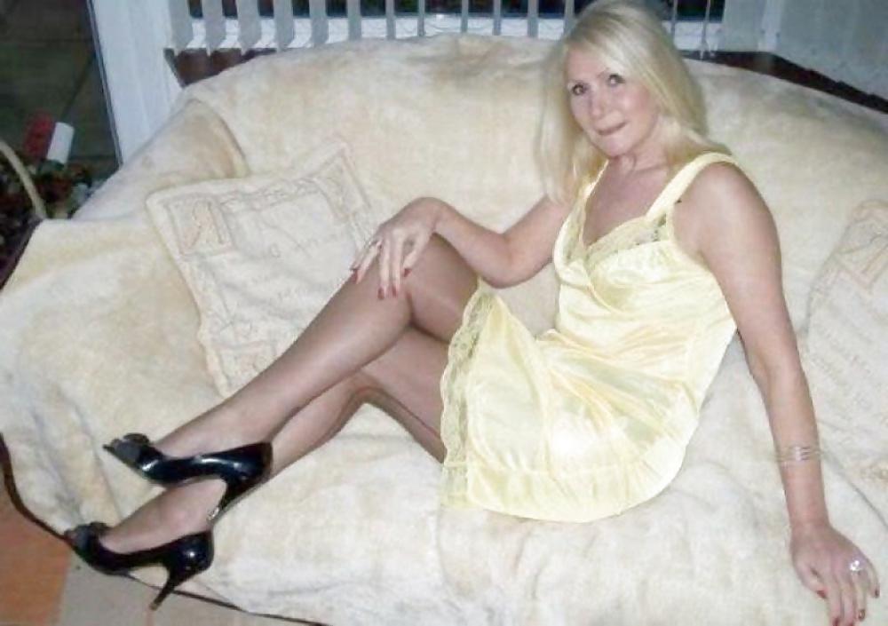 25P Ladies in slips