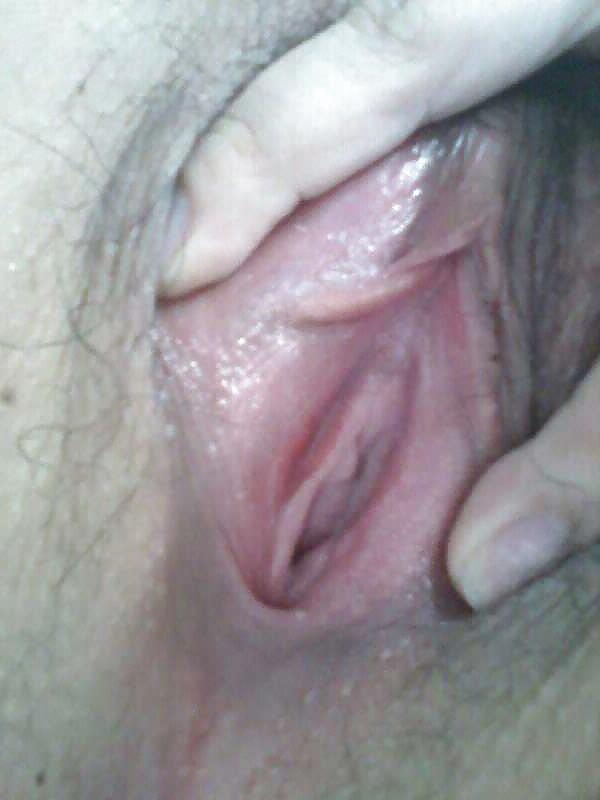17P Korean girl shows pussy