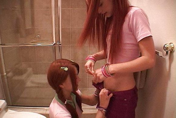 25P Amazing Jill and Nathalie - In the shower