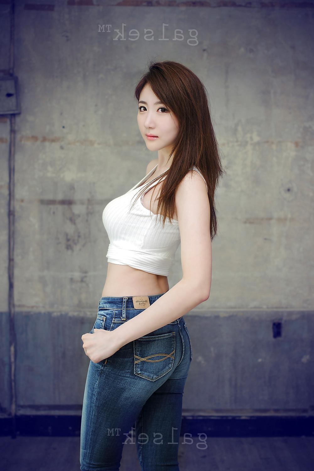 11P Busty Korean Girls