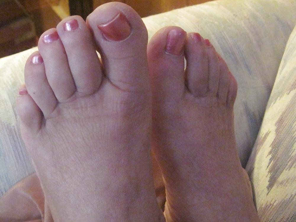 25P Granny Grant bbw toes and soles