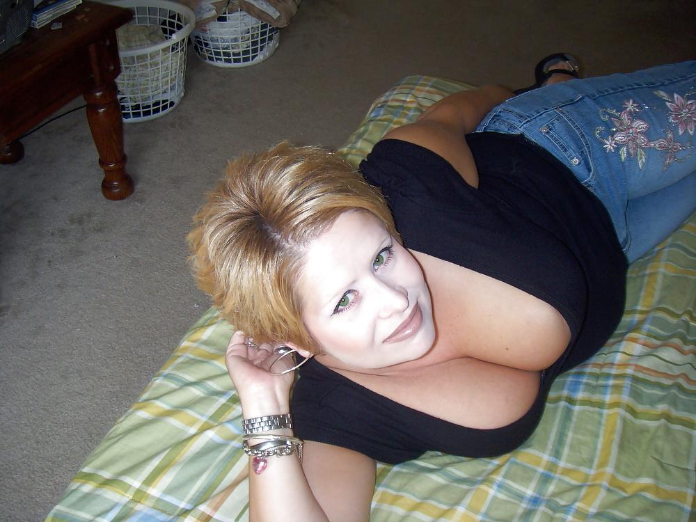 25P Amazing Cleavage
