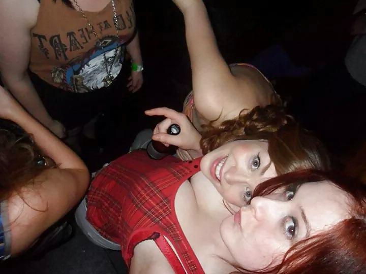 25P Amazing Cleavage