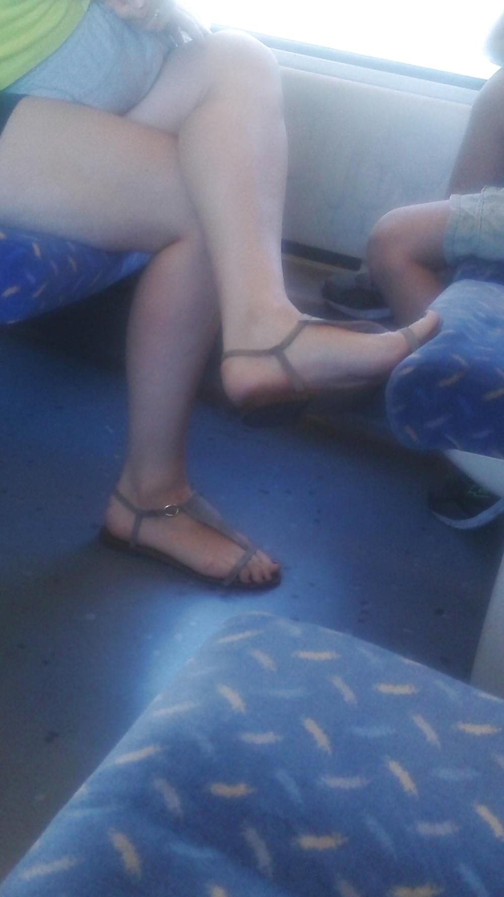8P FEET SEEN IN THE STREET, PUBLIC PLACES... 2014
