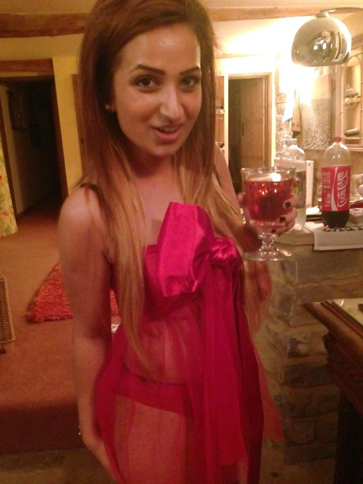 25P Rich asain girl From Solihull British