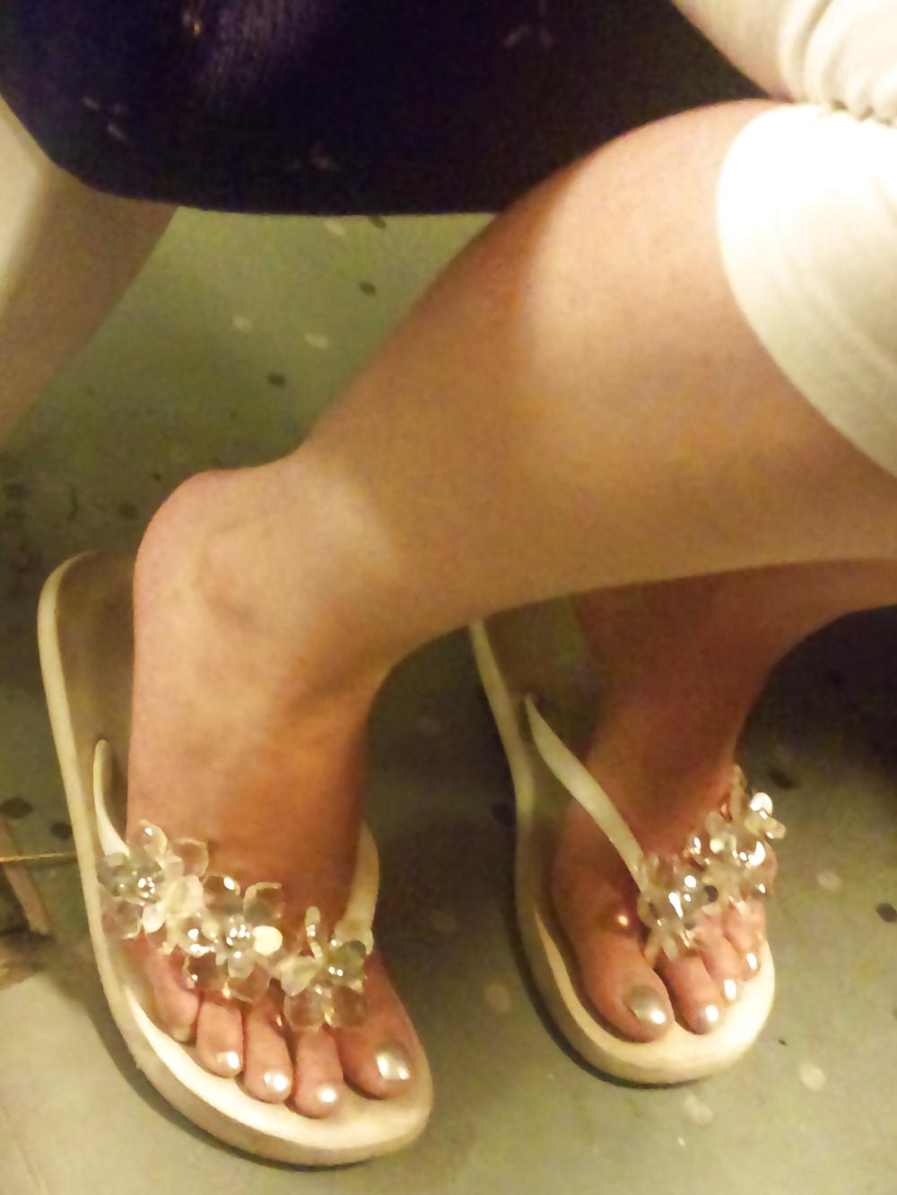 12P FEET SEEN IN THE STREET, PUBLIC PLACES... 2012