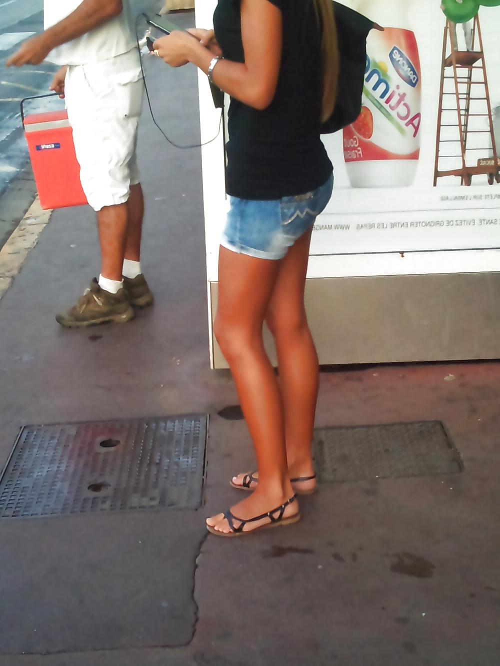 12P FEET SEEN IN THE STREET, PUBLIC PLACES... 2012
