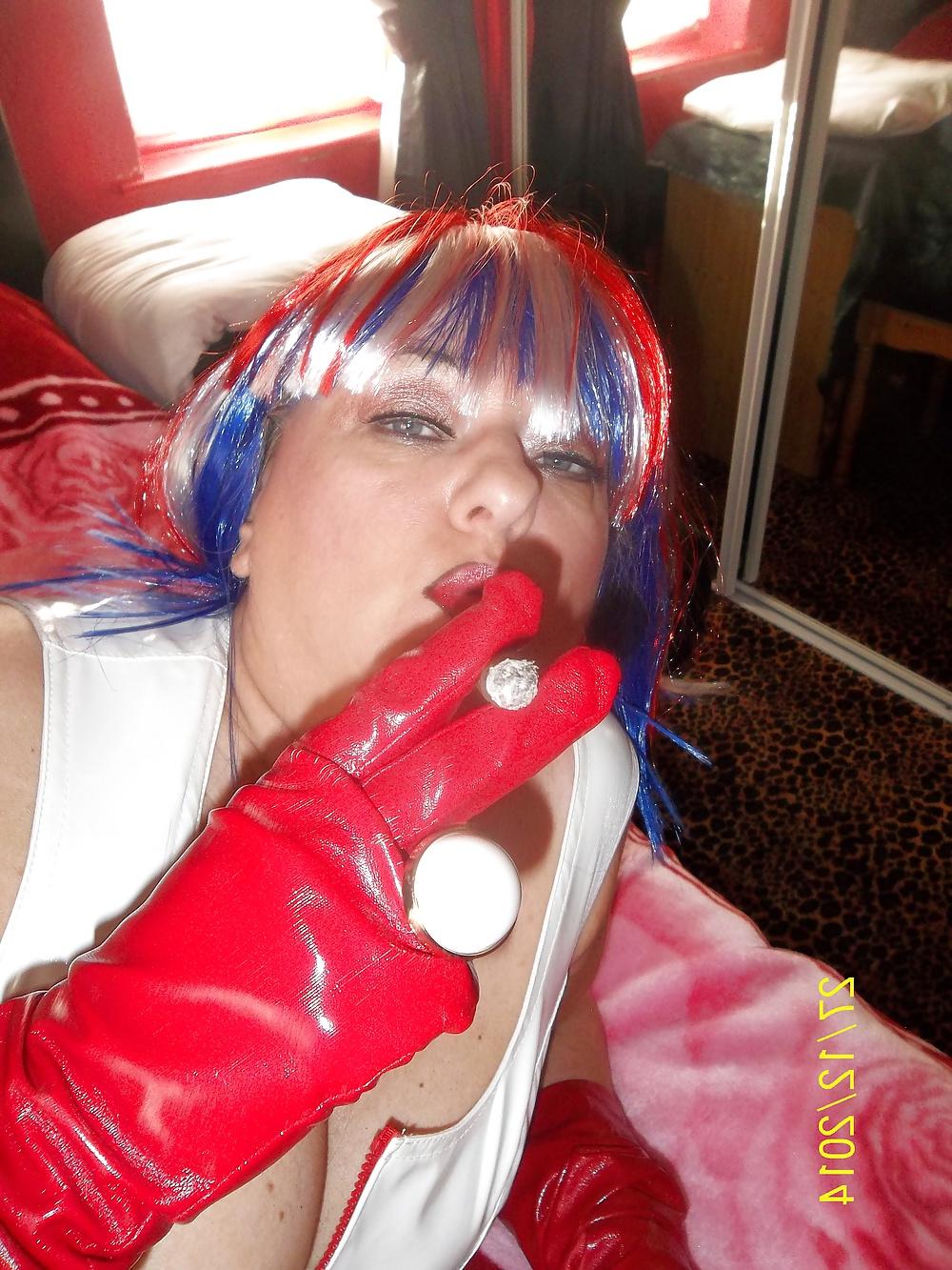 25P BRITISH SLUT