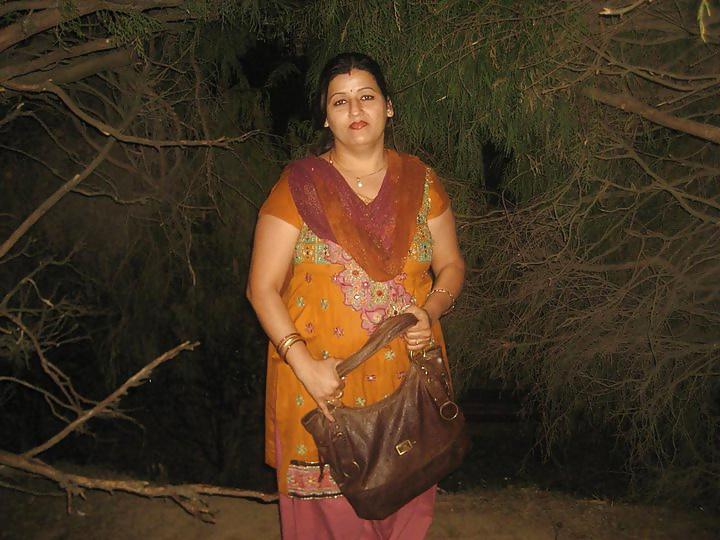 25P Sexy mature BBW nepali aunty  SARALA PANDEY