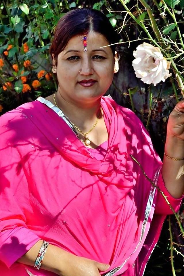 25P Sexy mature BBW nepali aunty  SARALA PANDEY