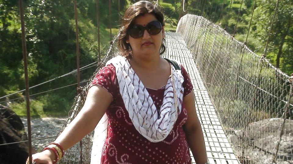 25P Sexy mature BBW nepali aunty  SARALA PANDEY