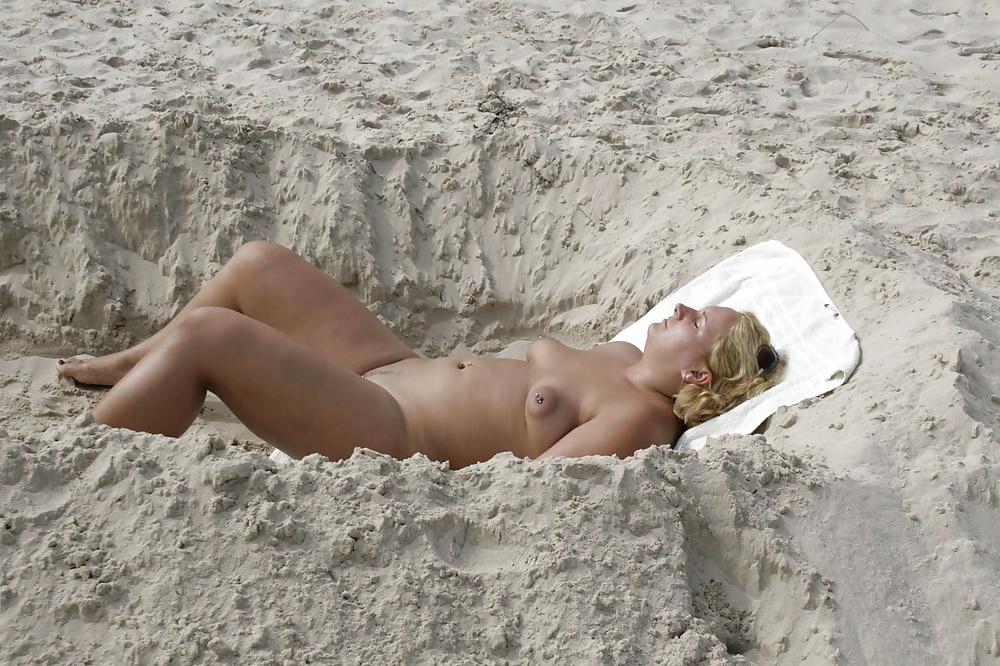 25P BBW on beach