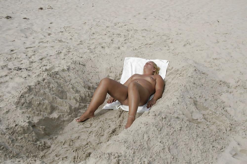 25P BBW on beach