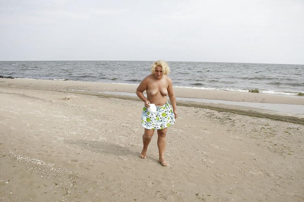 25P BBW on beach