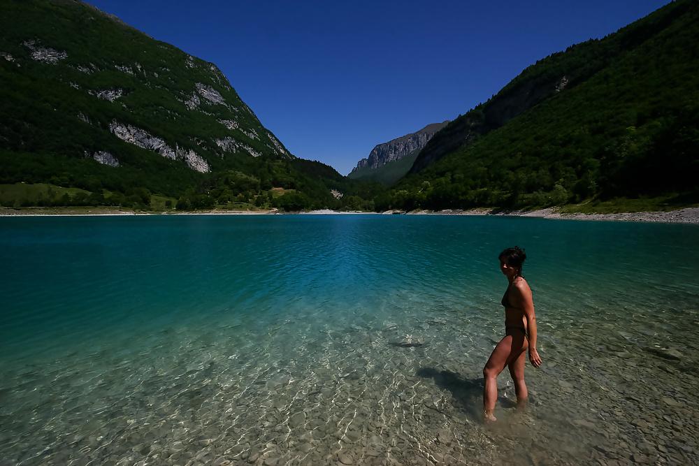 13P Flashing on public lake in Italy