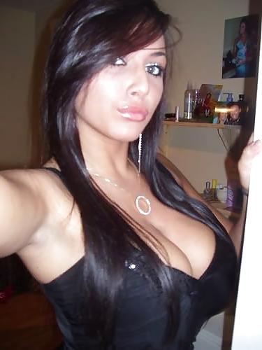 25P Celebs Cleavage BVR