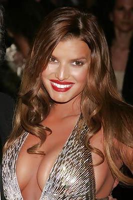 25P Celebs Cleavage BVR