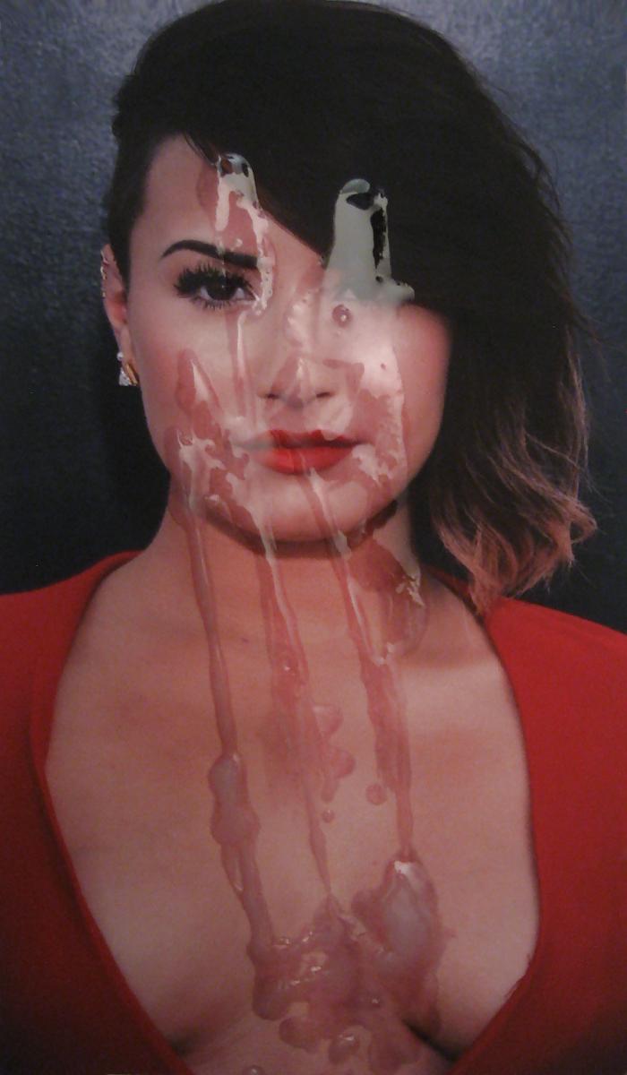 4P Demi Lovato Cleavage Cum