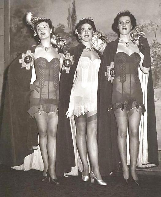 25P More than one lady olden days