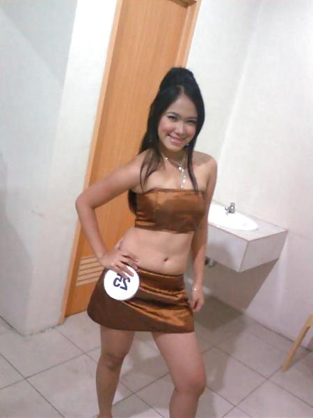 25P 19 year olf asian girl shows her pussy