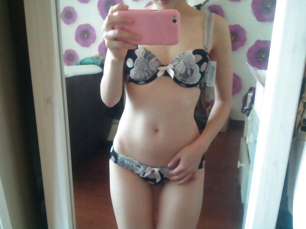 9P Private shots of Korean girls modeling lingerie 