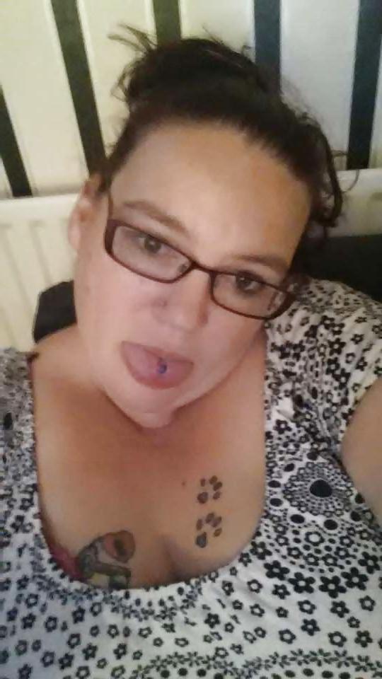 9P 39 year old milf from blakenall showing cleavage British 