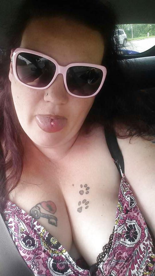 9P 39 year old milf from blakenall showing cleavage British 
