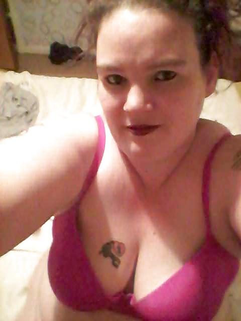 9P 39 year old milf from blakenall showing cleavage British 